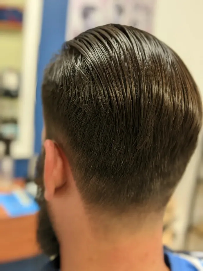 Coupe homme en dégradé, vue de profil arrière