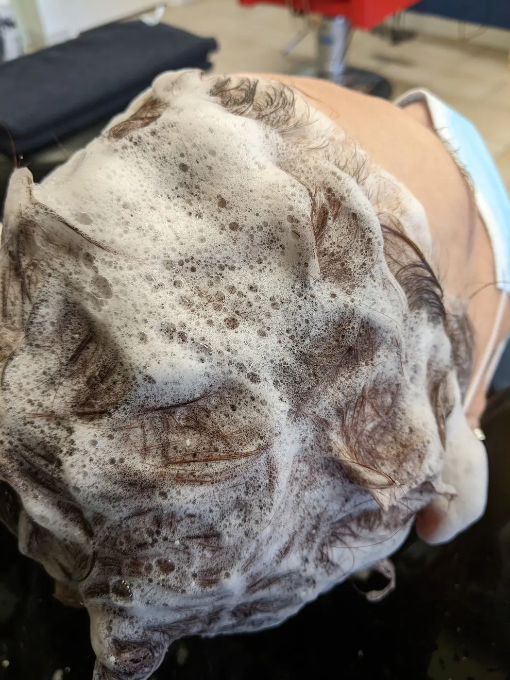 Shampooing et soin du cuir chevelu au bac