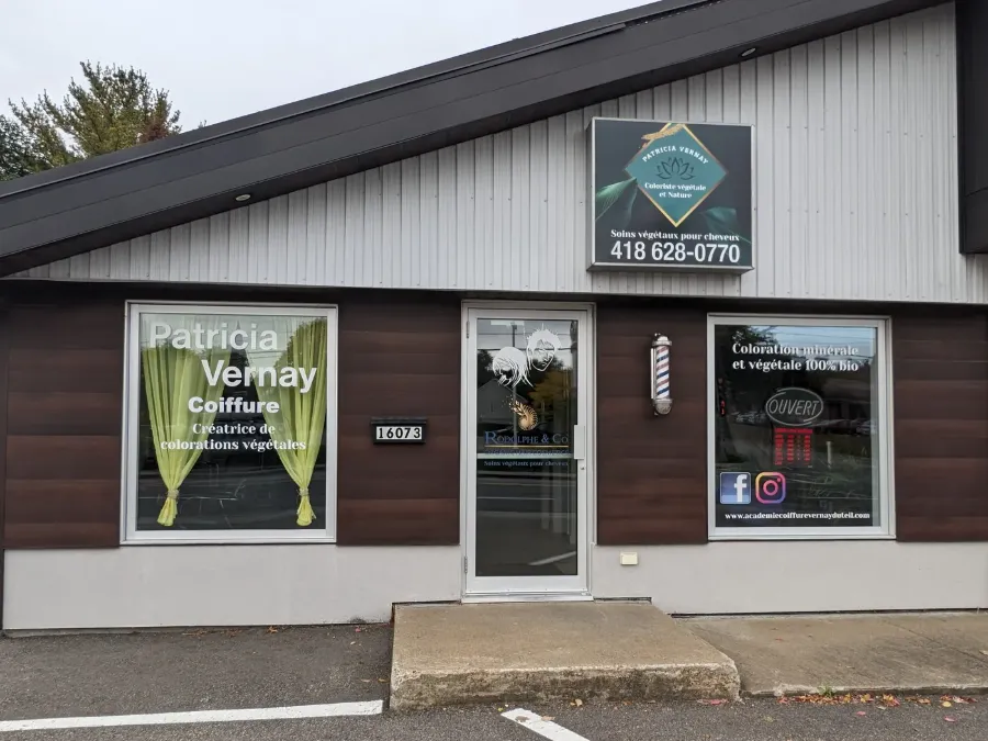 Devanture du salon Patricia Vernay Coiffure, boulevard Henri-Bourassa