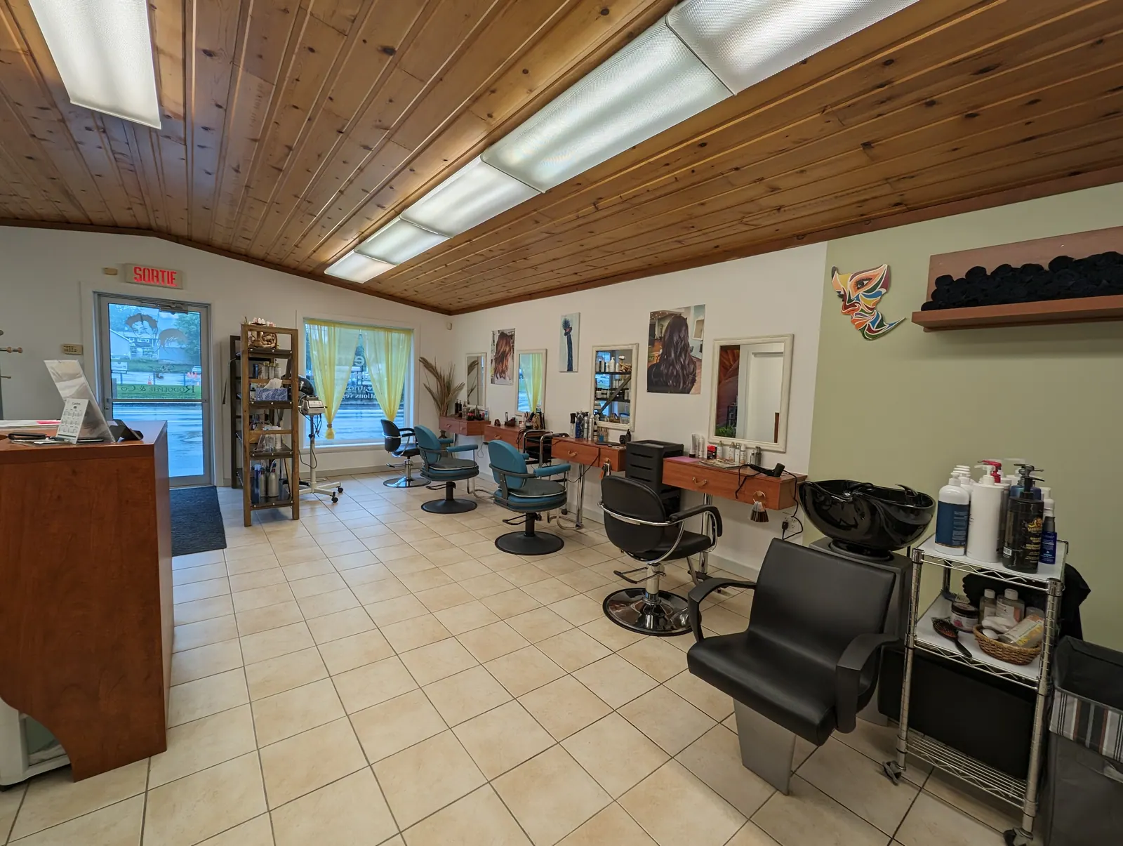 Intérieur du salon Patricia Vernay Coiffure à Charlesbourg